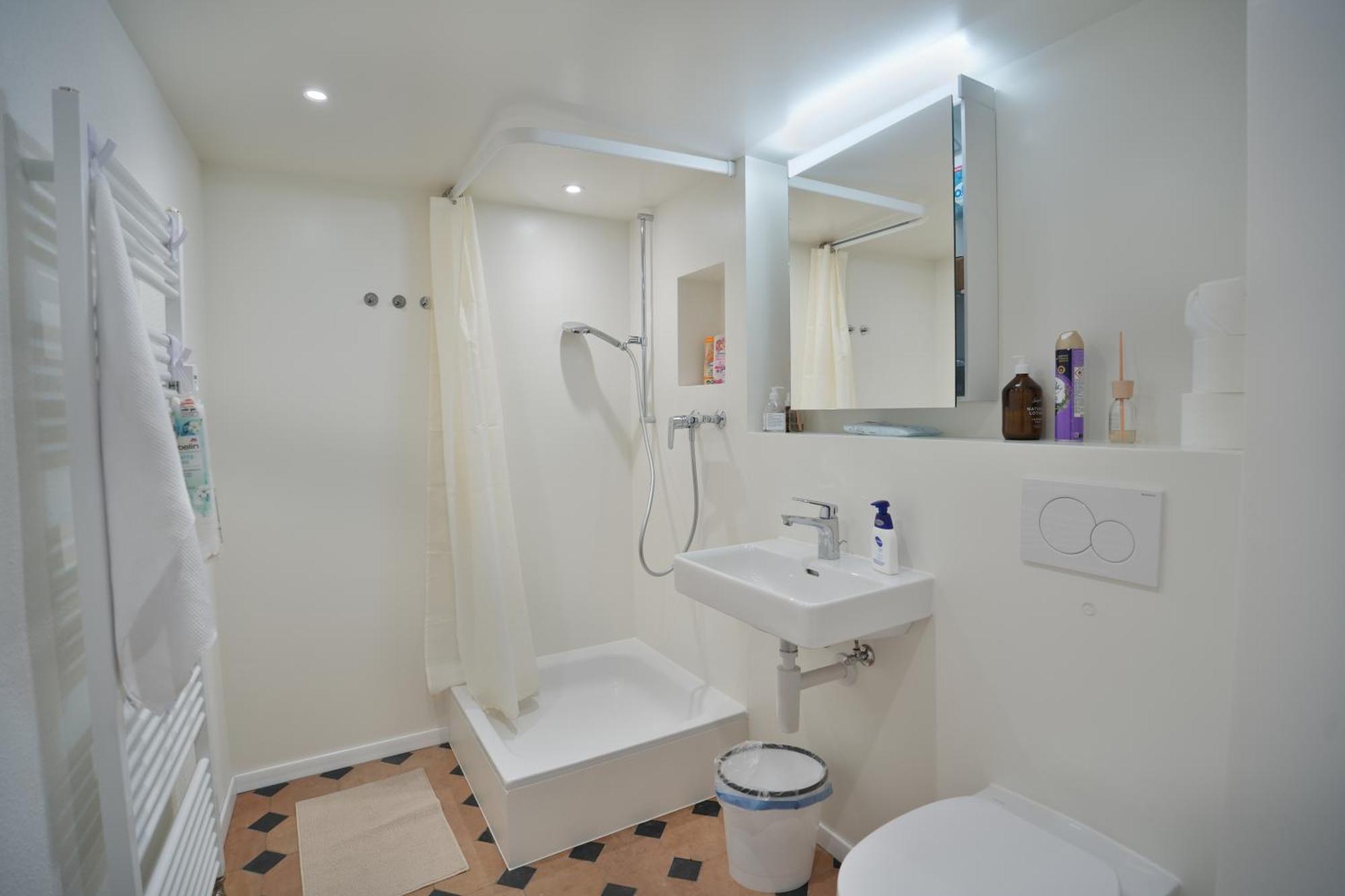 Cozy City Center, 4 Bedroom- 120Sq, 5Min Walk To Main Station Bazel Buitenkant foto